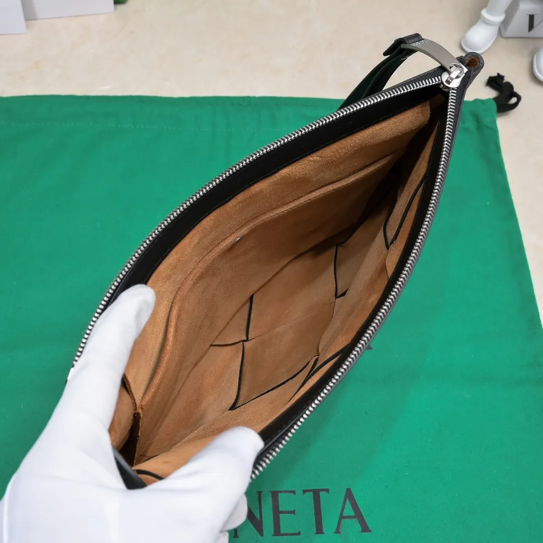 B's new lightweight shape-changing design handbag, suitable for both men and women, suitable for daily use, from small woven to large woven, simple and easy to wear, the leather has the best feel, a worth buying item, size 35*19*1cm [6689#]
